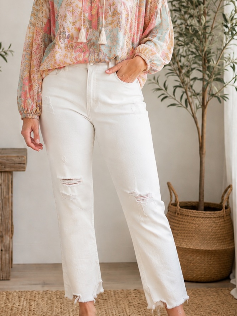 NWT We The Free White Straight Leg Jeans with Subtle Distressing Size 32